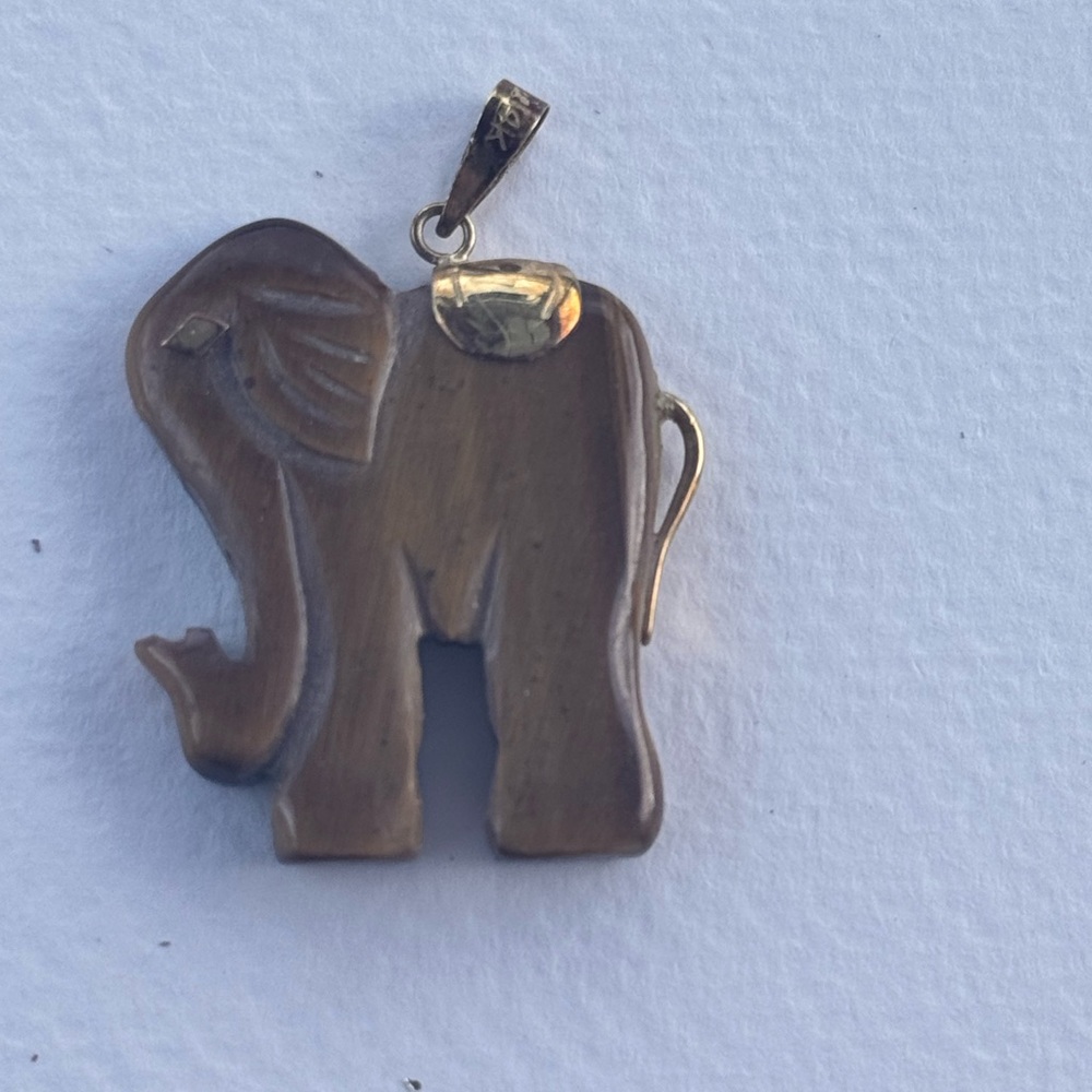🐘✨14k Gold Tiger Eye Elephant Pendant—Vintage Lucky Charm